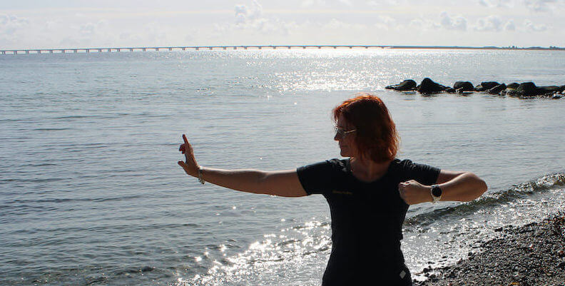 Vibeke Fraling Qigong Academy på stranden